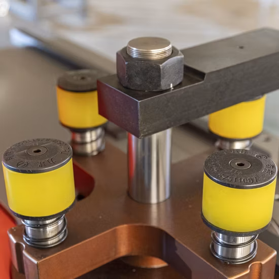 Máquina de processamento de barramento multifuncional CNC hidráulico inteligente automático inteligente Beiene
