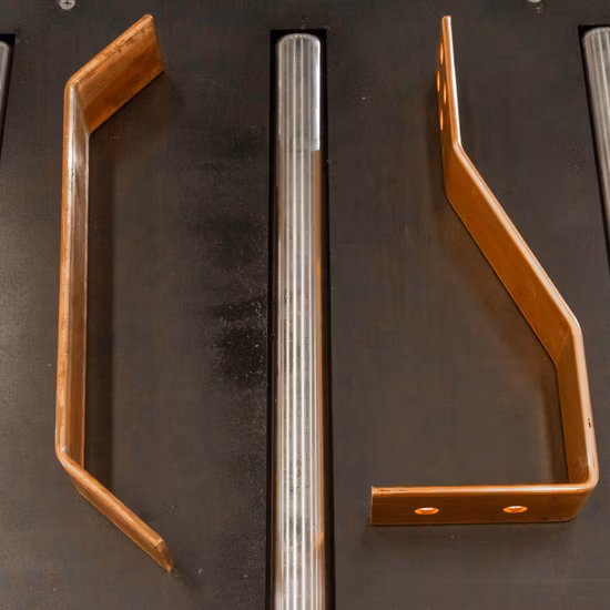 Máquina de processamento de barramento hidráulico CNC com dobra, puncionamento e corte