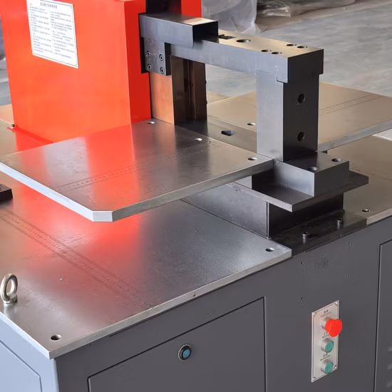 Máquina chinesa de perfuração e cisalhamento de barramento de alta precisão CNC